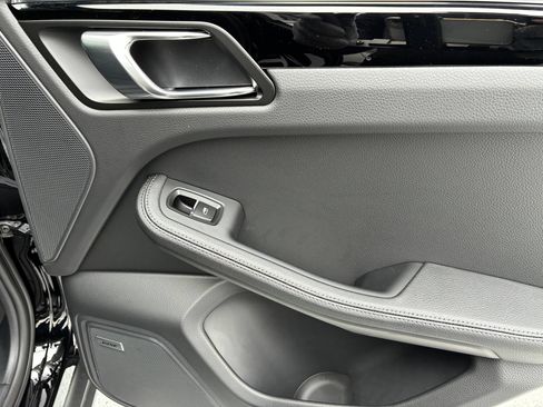 Certified 2026 Porsche Macan AWD/4WD image 25
