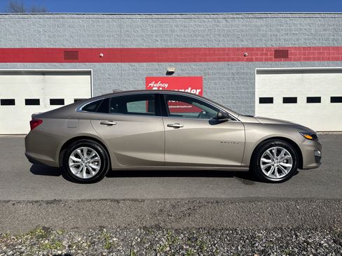 Used 2024 Chevrolet Malibu LT FWD image 2