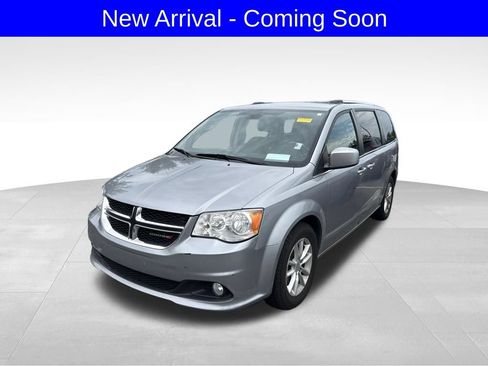 Used 2019 Dodge Grand Caravan SXT FWD image 2