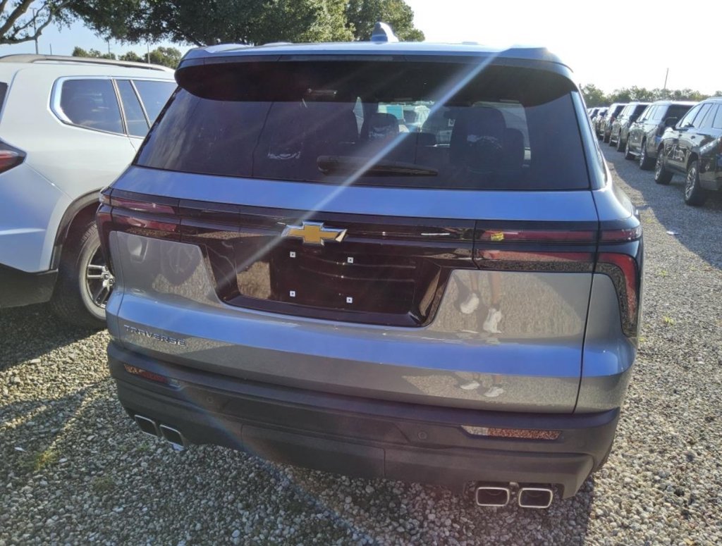 Used 2024 Chevrolet Traverse LS FWD image 5