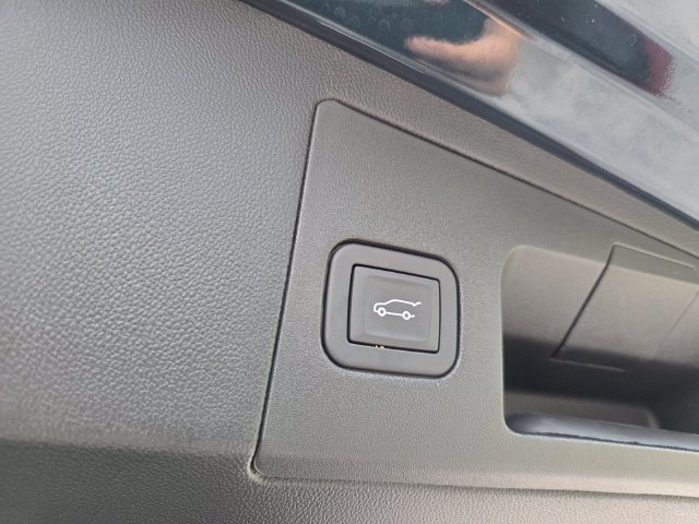 Used 2025 Cadillac XT5 Premium Luxury w/ LPO, Floor Liner Package FWD image 19