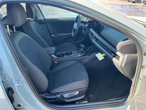 New 2026 Kia K4 LXS image 15