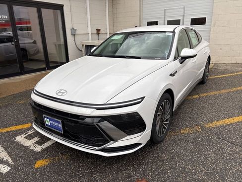New 2025 Hyundai Sonata SEL image 1
