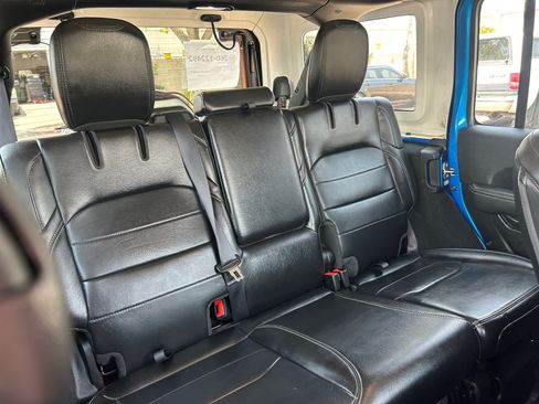 Used 2022 Jeep Wrangler Unlimited Sahara w/ Safety Group AWD/4WD image 18