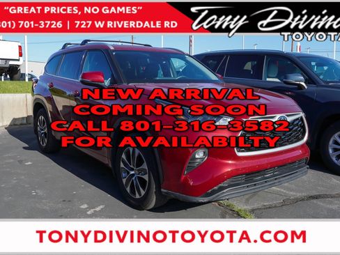 Used 2022 Toyota Highlander XLE AWD/4WD image 1