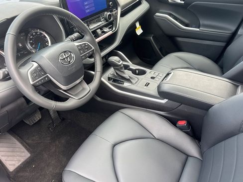 New 2026 Toyota Highlander XLE AWD/4WD image 12