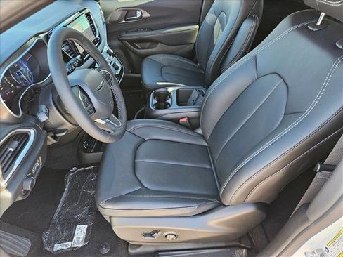 New 2026 Chrysler Voyager LX image 4