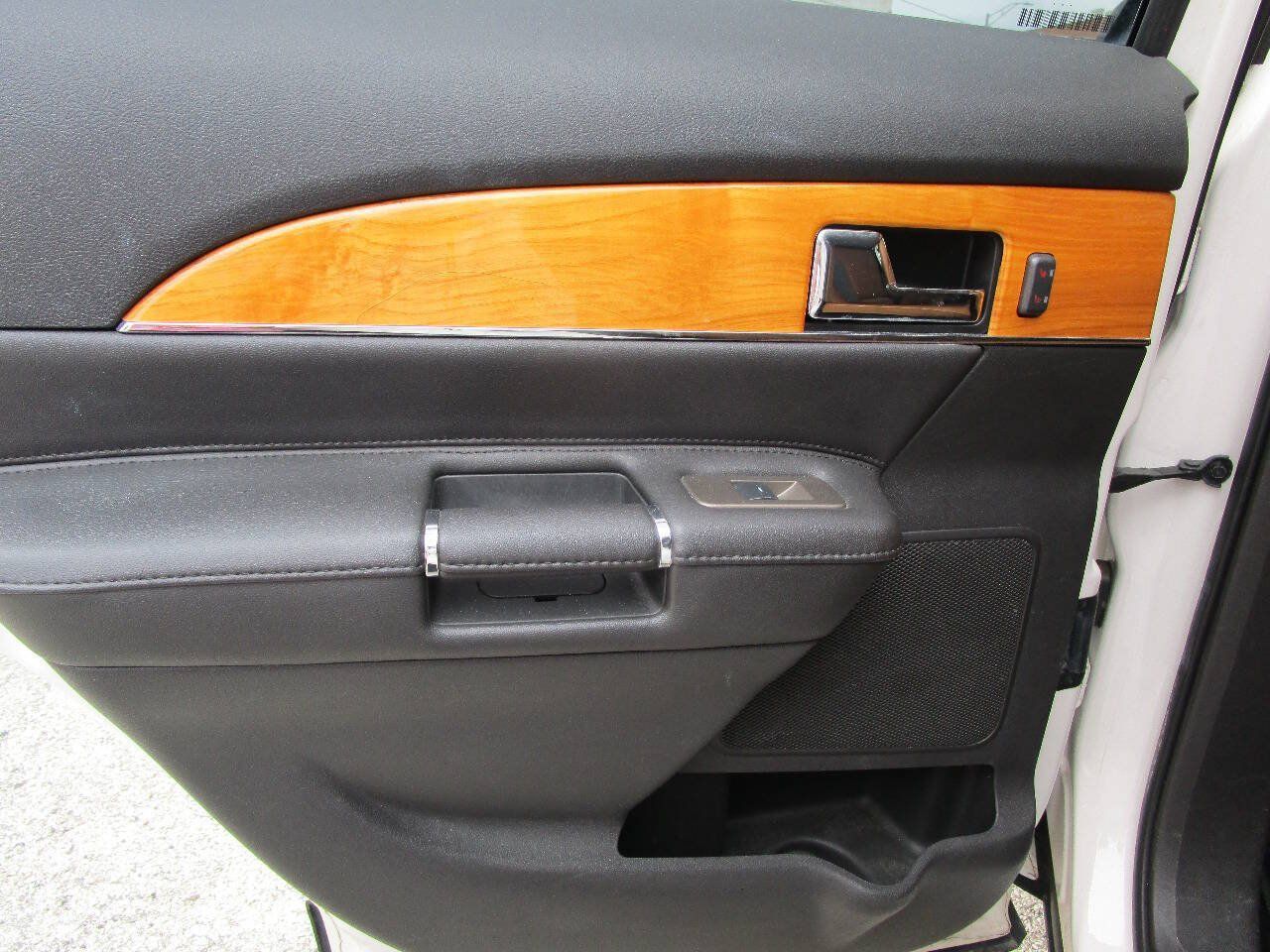 Used 2015 Lincoln MKX AWD w/ Equipment Group 102A image 18