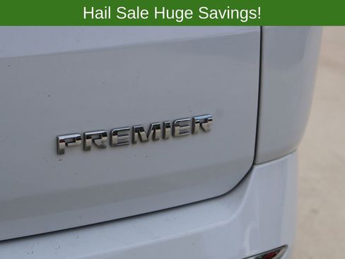Used 2023 Chevrolet Traverse Premier FWD image 8