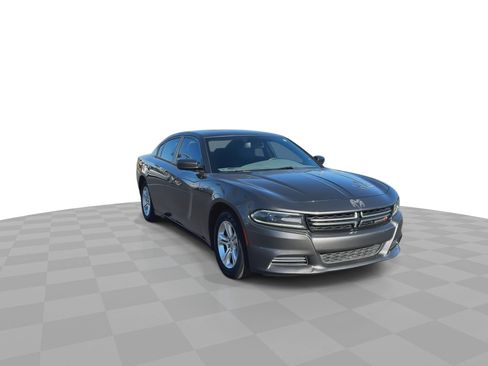 Used 2016 Dodge Charger SE image 3