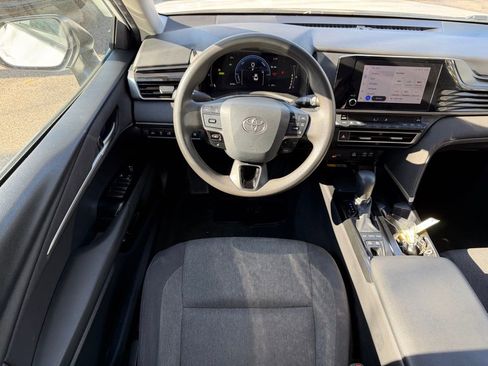 Used 2025 Toyota Camry LE image 11