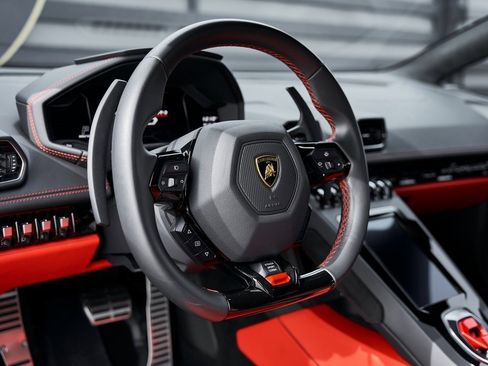 Used 2023 Lamborghini Huracan EVO image 42