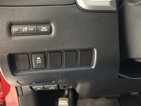 Used 2017 Nissan Murano S w/ Navigation Package AWD/4WD image 18