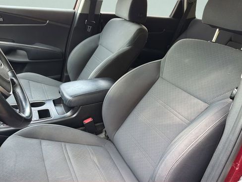 Used 2020 Kia Sorento S image 27