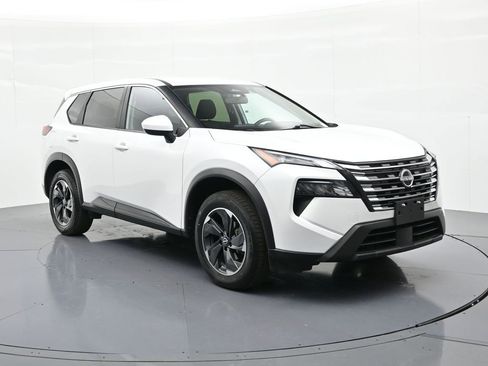 Used 2024 Nissan Rogue SV FWD image 4
