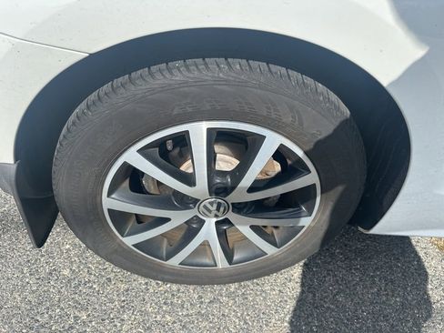 Used 2017 Volkswagen Jetta SE image 10