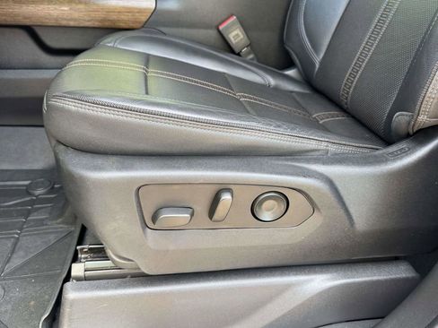 Used 2022 Chevrolet Silverado 1500 High Country w/ High Country Premium Package AWD/4WD image 19