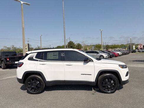 New 2026 Jeep Compass Latitude image 2