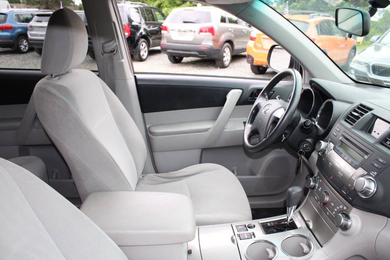 Used 2011 Toyota Highlander 4WD w/ Tow Pkg image 11