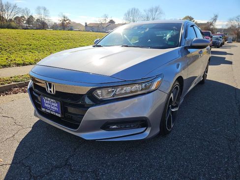 Used 2018 Honda Accord Sport image 3