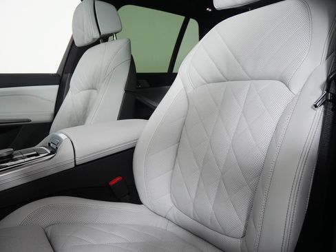 Used 2026 BMW X5 xDrive40i w/ M Sport Package AWD/4WD image 10