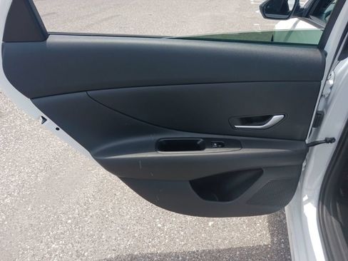 Used 2025 Hyundai Elantra SE FWD image 14