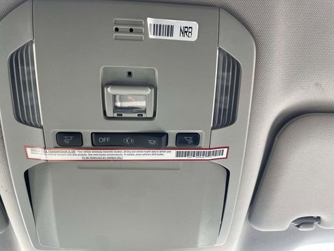 Used 2020 Toyota Highlander LE image 33