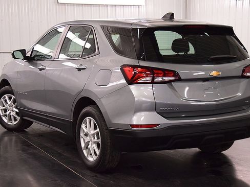 Used 2023 Chevrolet Equinox LS image 5