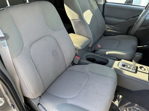 Certified 2020 Nissan Frontier SV w/ Midnight Edition Floor Mats image 11