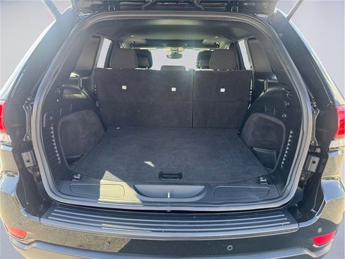 Used 2019 Jeep Grand Cherokee Laredo image 24