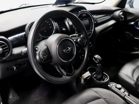 Used 2019 MINI Cooper 4-Door Hardtop w/ Signature Upholstery Package image 27