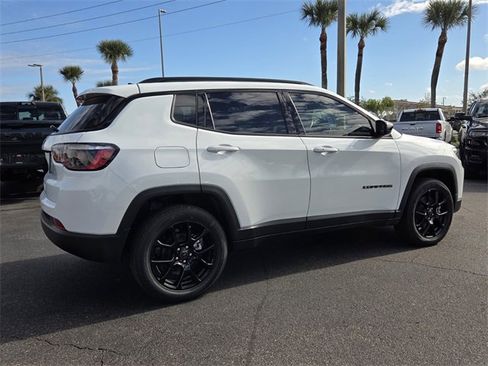 Used 2026 Jeep Compass Latitude image 7