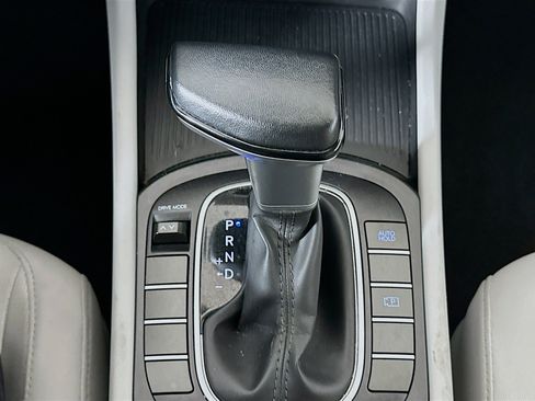 Used 2024 Hyundai Kona SEL FWD image 25