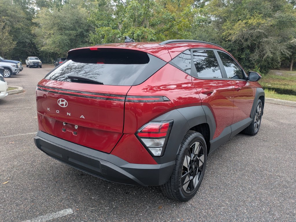 Used 2024 Hyundai Kona SEL FWD image 4