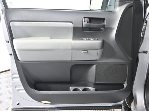 Used 2016 Toyota Sequoia SR5 AWD/4WD image 19