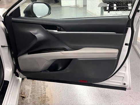 Used 2022 Toyota Camry SE image 12