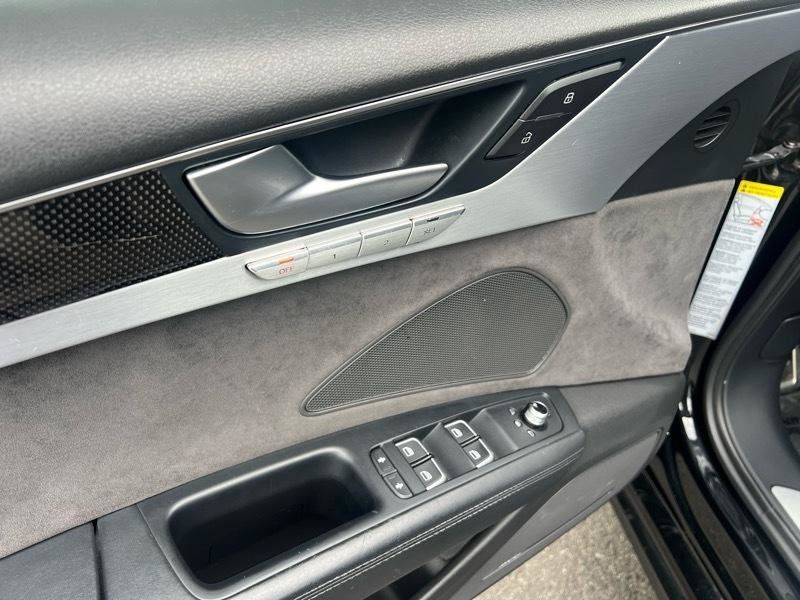 Used 2016 Audi S8 Plus AWD/4WD image 28