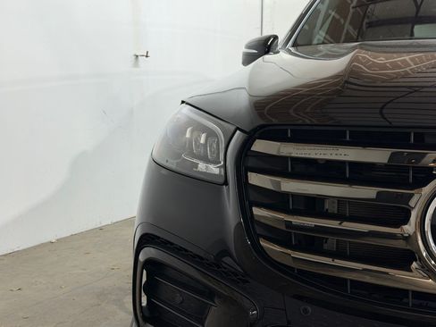 Used 2024 Mercedes-Benz GLS 580 4MATIC image 11