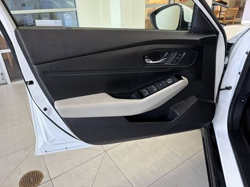 Used 2025 Honda Accord Touring image 11