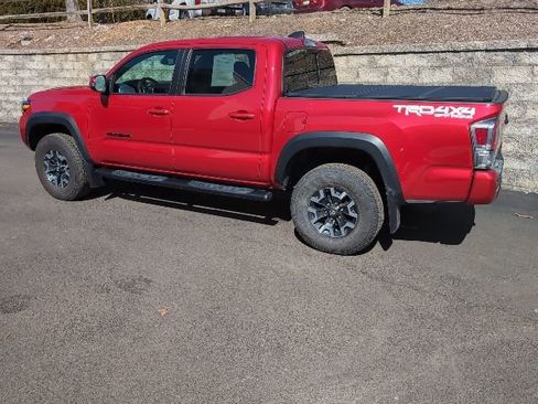Used 2021 Toyota Tacoma TRD Off-Road w/ Technology Package image 7