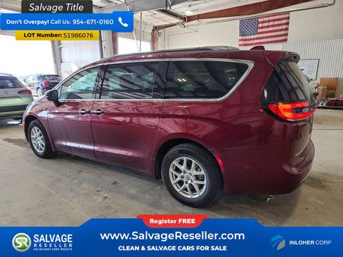 Used 2021 Chrysler Pacifica Touring-L w/ Uconnect Theater Family Group FWD image 3