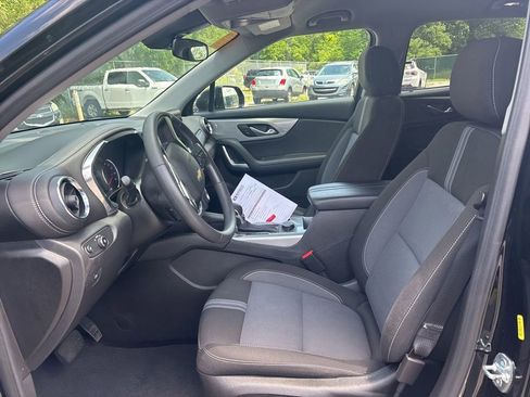 Used 2025 Chevrolet Blazer LT AWD/4WD image 2
