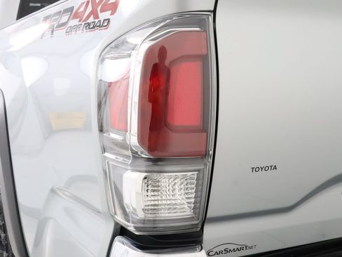 Used 2022 Toyota Tacoma TRD Off-Road AWD/4WD image 13