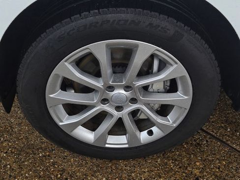 Used 2025 Land Rover Range Rover Sport SE AWD/4WD image 8