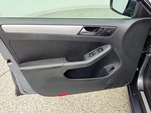 Used 2011 Volkswagen Jetta SEL image 11