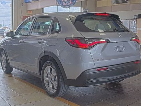 Used 2023 Honda HR-V LX image 2