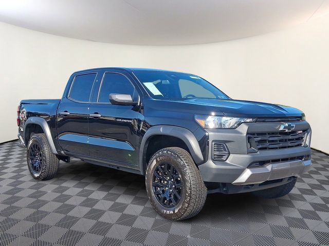 Used 2025 Chevrolet Colorado Trail Boss AWD/4WD image 1