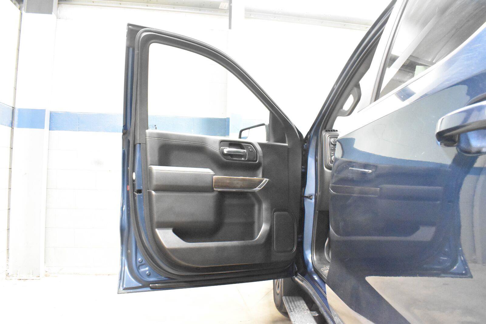 Used 2019 Chevrolet Silverado 1500 RST AWD/4WD image 9