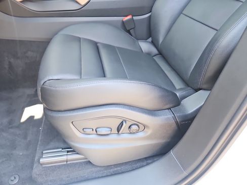 Certified 2024 Porsche Cayenne AWD/4WD image 24