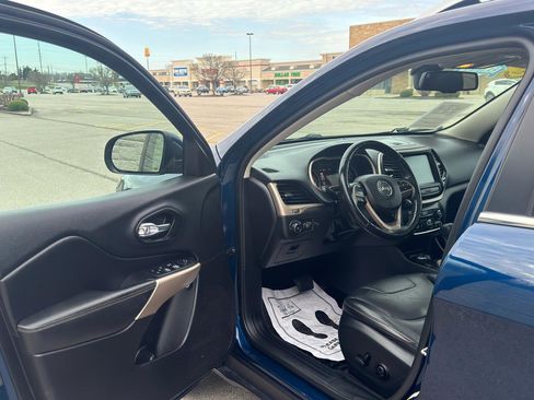 Used 2018 Jeep Cherokee Limited image 12